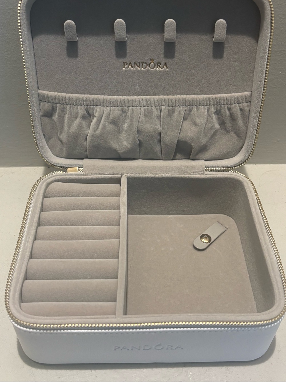 Pandora White Embossed Floral Jewelry Travel Case Gold Zip grey velvet necklace